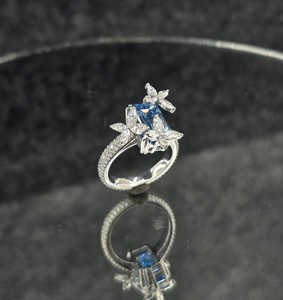 เครื่องประดับแฟชั่น Starsgem เงินแท้ 925 แหวนพลอยแซฟไฟร์สังเคราะห์ขนาด 7*9 มม. ประดับด้วยมอสซาไนต์ แหวนหมั้น - Product Image 2