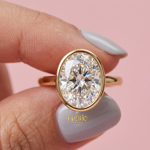 Anillo de Compromiso Solitario con Bisel Ovalado en Oro de 10K, Elegante Anillo de Novia Moderno - Product Image 4