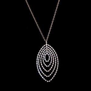 Colgante nupcial de diamante cultivado en laboratorio con diseño de hoja en espiral |   Joyería Fina Moderna y Elegante para Mujer |   Joyería Contemporánea para Uso Diario - Product Image 1