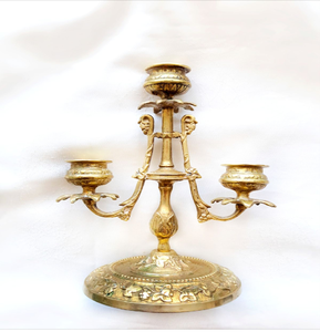 Candélabres de luxe noirs et dorés à trois lumières, de forme conique haute. Disponible aux prix de gros. - Product Image 6