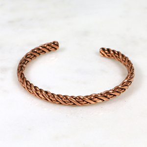 Bracelet manchette torsadé en laiton fait main pour hommes et femmes - Jonc ajustable en fil tressé - Bijou bohème doré rustique, idéal comme cadeau - Product Image 1