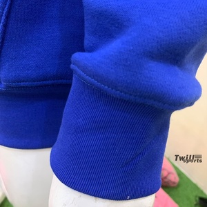 เสื้อฮู้ดผู้หญิงสีน้ำเงินรอยัล แต่งขอบด้วยหนังแกะ ผลิตจากผ้าถักที่เป็นมิตรต่อสิ่งแวดล้อม ระบายอากาศได้ดี  รับสั่งทำสีและโลโก้ตามต้องการ - Product Image 6