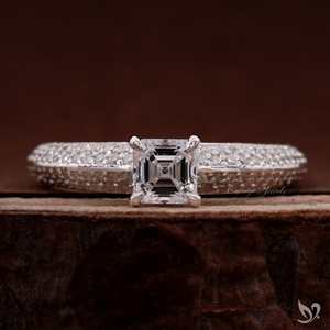 Bague en or blanc 10K avec diamant de laboratoire taille Asscher de 0,50 carat, pierre carrée taille étagée et micro-pavé sur le bord. - Product Image 1