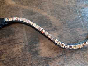Diadema Ecuestre de Cuero Ligera y Cómoda de Alta Calidad con Cristales de Diferentes Colores, Diseño Personalizable y Logotipo Personalizado - Product Image 3