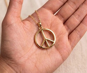 Colgante de Plata de Ley 925 con Símbolo de Paz, Bañado en Oro, Colgante Minimalista Personalizado con Círculo, Joyería con Signo de Paz - Product Image 3