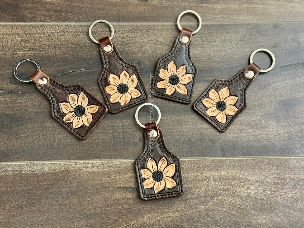 สีน้ำตาล