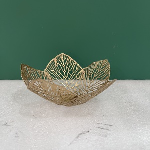 Cuenco decorativo con forma de hoja dorada, bandeja de metal para frutas, elegante centro de mesa, decoración para el hogar - Product Image 3