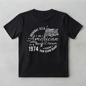 เสื้อยืดแขนสั้นสีดำสำหรับผู้ชาย คอกลม พิมพ์ลายธงชาติอเมริกัน ทรงปกติ ผ้าเจอร์ซีย์คอตตอน 100% - Product Image 2