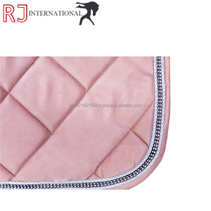 Ensemble de tapis de selle matelassé rose pour chevaux, tapis de selle de dressage avec protège-oreilles et bandages pour les jambes, fournitures équestres personnalisées - Product Image 4