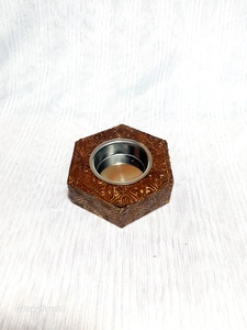 Brûleur à Bakhoor en métal avec revêtement en MDF, design artisanal, à prix très avantageux - Product Image 2