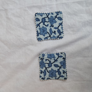 Lot de dessous de verre en tissu imprimé sur mesure avec bordure passepoilée et tapis matelassés en coton, pour table à thé et sous-verres en verre - Product Image 4