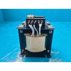 Transformateur d'isolement de puissance FuKuda Electric Works T-58468-M, utilisé comme pièce détachée pour équipement semi-conducteur d'époque - Product Image 6