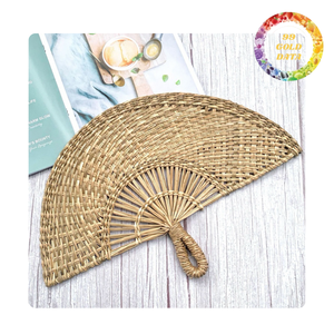 Éventail en paille de jonc de mer du Vietnam, vente en gros |   Éventail artisanal en jonc de mer pour les stations balnéaires tropicales et les pique-niques - Product Image 2