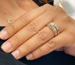 Ensemble de bagues à double alliance uniques en or jaune 14 carats avec diamants de 0,50 carat taille princesse et taille ronde, cultivés en laboratoire, sertis en canal, cadeau de fiançailles pour les amoureux - Product Image 5