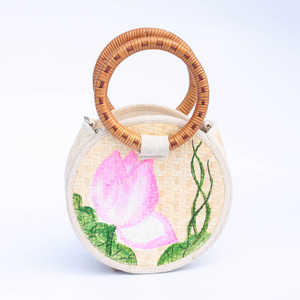 Sac rond tissé à la main en forme de feuille avec motif de lotus rose – Accessoire artisanal haut de gamme - Product Image 1