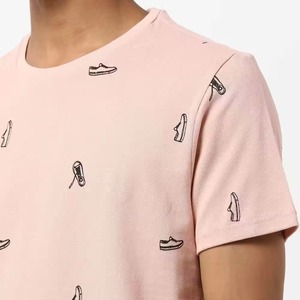 เสื้อยืดคอกลมแขนสั้นสีชมพูพิมพ์ลายรองเท้า ทรงปกติ เสื้อผ้าลำลองผู้ชาย ผ้าฝ้ายเจอร์ซีย์ถัก 100% - Product Image 5