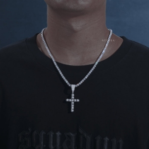 Pendentif Croix Pico Harvey - Pendentif en Argent Sterling 925 avec Diamant Moissanite, Bijou Chrétien Classique, Bijou de Foi Fait Main - Product Image 1