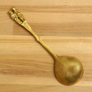 Cuchara de Postre Dorada con Diseño Artístico y Asa Esculpida, para Hogar y Hotel, de UO - Product Image 2