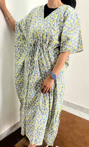 Vestido Kaftan de Algodón Premium Estampado para Mujer con Estampado Floral Moderno y Corte Holgado - Product Image 3