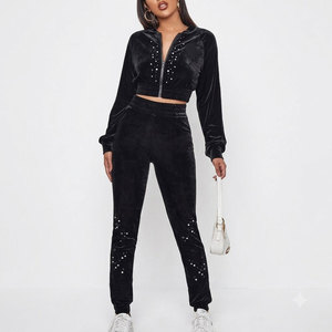 Ensemble d'hiver décontracté pour femme : pantalon droit long et haut à manches longues en velours respirant avec détails en strass brillants - Product Image 1