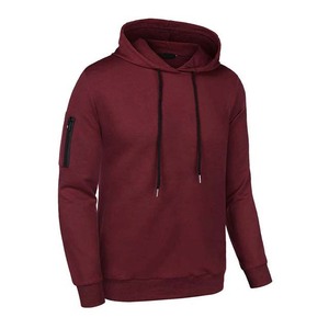 Conjunto Deportivo Personalizado para Hombre en Venta: Sudadera con Capucha Ajustable y Pantalones Deportivos con Cintura y Puños Elásticos, Tejido de Algodón - Product Image 3