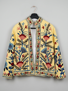 Chaqueta Bordada Suzani de Lino y Algodón Amarillo Pálido Hecha a Mano para Mujer, Abrigo Vintage con Diseño Floral Kashmiri, Estilo Étnico Boho Kim - Product Image 4