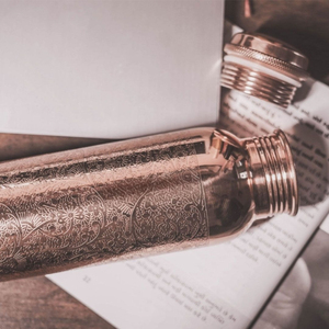 Botella de Cobre Grabada SwamiG TradeX Royal Luxury - Portátil, Reutilizable, Lavable, Antideslizante, Origen India, para Camping y Viajes - Product Image 5