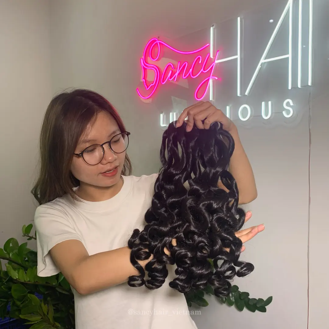 Meilleur Prix Naturel Noir Couleur De Luxe Bouncy Ondulé Cuticule Humain Vietnamien Trame Cheveux Pour Faire Perruque 8-40 Pouces