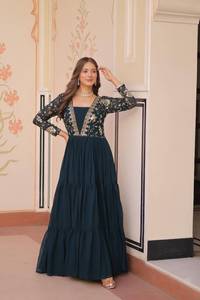 ชุดเดรส Anarkali ดีไซน์หรูหราสามสี คอลเลคชั่นสีม่วง แดง เขียว ปักลายหนัก ผ้าพลิ้วสวย ยาวกรอมพื้น เหมาะสำหรับงานปาร์ตี้สไตล์ชาติพันธุ์ - Product Image 5