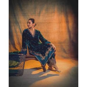 2XL Magnifique haut et bas de fête avec Dupatta Taille élégante pour un look époustouflant - Product Image 4