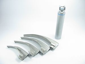 เครื่องมือตรวจกล่องเสียงแบบแมนนวลชนิดไฟเบอร์ออปติก ยี่ห้อ Macintosh ผลิตจากสแตนเลสเยอรมัน รุ่นใหม่ล่าสุด 4 ใบมีด ชุดตรวจวินิจฉัย ได้รับการรับรองมาตรฐาน CE - Product Image 5