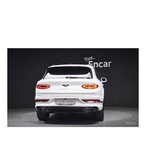 Bentley Bentayga 4.0 V8 modèle août 2021 avec 40 465 km, boîte automatique, sièges en cuir, caméra de recul - Product Image 4