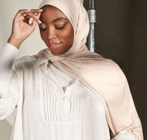 Hiyab Liso de Alta Demanda para Mujer, Tela Suave Premium, Pañuelo Islámico Transpirable, Venta al Por Mayor - Product Image 4