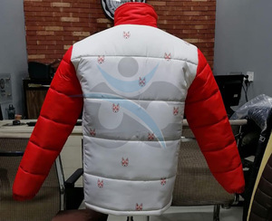 Chaqueta Acolchada de Invierno ORCAFITS, Estilo Moderno, Color Rojo y Blanco, con Bordado de Zorro, Cuello Alto y Cierre de Cremallera - Product Image 2