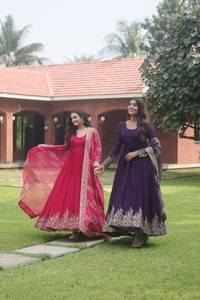 ชุดสัลวาร์ คามีซสำเร็จรูปสไตล์อินเดีย-ปากีสถาน ผ้าจอร์เจตต์เทียม ปักลายฉลุ พร้อมผ้าคลุมไหล่ แขนยาว ประดับด้วยดิ้นทองและเลื่อม แฟชั่นฟาเตมา - Product Image 6