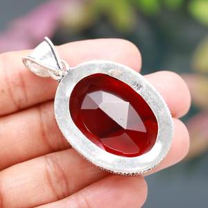 Colgante de Plata de Ley 925 Hecho a Mano con Granate Rojo de Mozambique, Forma Ovalada, Joyería Vintage - Product Image 4