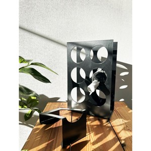 Nouveauté : Porte-bouteilles minimaliste en métal, forme rectangulaire, design durable pour le rangement à domicile ou au bar, avec découpes rondes - Product Image 6