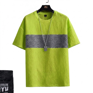 Camiseta de hombre verde lima personalizada de moda 2026 con estampado en tela, rayas grises en el pecho, hombros caídos, estilo casual y oversized. - Product Image 1