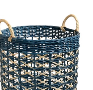 Panier bleu marine et en rotin naturel avec poignées en corde et design tressé croisé, bac de rangement tissé à la main, organisateur décoratif pour la maison - Product Image 3