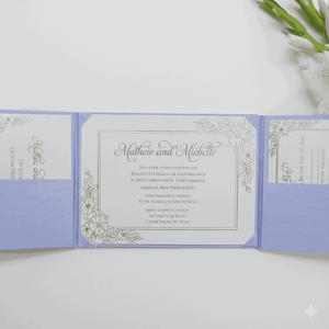 Invitation de mariage pliée en deux, couleur orchidée claire, avec ruban en satin et broche en cristal - Product Image 2