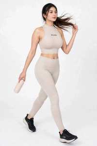 Camiseta Deportiva Corta de Punto Acanalado Beige para Mujer, Cuello Alto, Sin Mangas, con Logotipo Frontal, para Gimnasio - Product Image 1