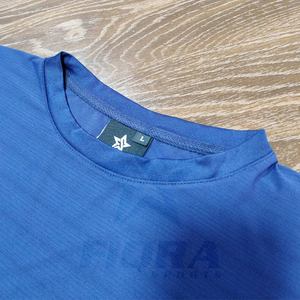 T-shirt vierge en gros pour hommes, mélange coton polyester bleu, col rond, manches courtes, personnalisable avec logo, idéal pour la gym et le sport - Product Image 4