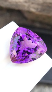 Amethyste naturelle taille trillon, pierre précieuse facettée violette, pierre non montée pour la fabrication de bijoux, bague, pendentif, collier - Product Image 3