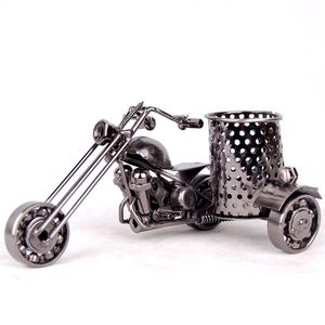Portalápices redondo de metal con acabado rosa, diseño contemporáneo ligero para decoración de mesa en el hogar u oficina. - Product Image 2