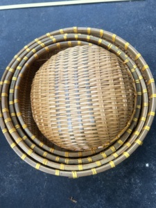 Juego de 5 bandejas redondas de bambú ahumado de diferentes tamaños, OEM/ODM, hechas a mano para almacenar granos, nueces y alimentos secos, hechas en Vietnam - Product Image 5