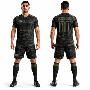 Uniforme de football personnalisé par sublimation, tissu athlétique respirant en micro-mesh polyester de qualité supérieure, absorbant la transpiration, flexible, pour les matchs - Product Image 3