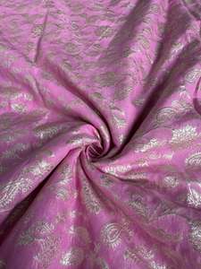 Tissu en soie jacquard brodé décoratif de fabrication indienne pour vêtements de boutique, disponible pour une livraison mondiale - Product Image 5