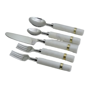 ชุดเครื่องใช้บนโต๊ะอาหาร5ชิ้นทำจากเรซินเคลือบผิวโลหะ - Product Image 1