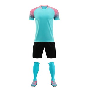 Ensemble maillot et short de football professionnel – Fabricant d'uniformes d'équipe personnalisés – Tenue de sport durable et respirante pour clubs et académies - Product Image 3