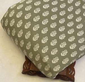 Tissu en coton naturel luxueux, texture douce, sensation aérienne, beauté classique pour des créations élégantes, conçu pour le confort et l'élégance - Product Image 2